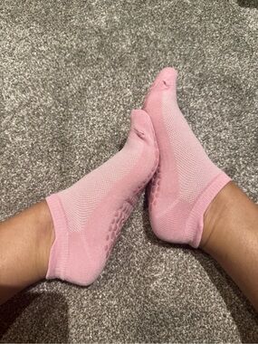 Preloved- Pink pilates socks